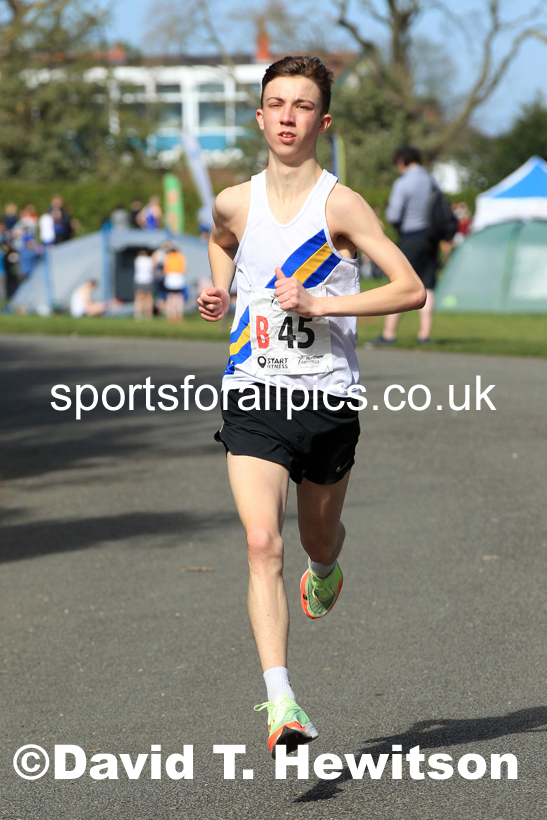 Senior Mens Northern 12 Stage Road Relay, 2022 Northern 12 and 6 Stage Road Relays,  Birkenhead Park, Birkenhead, Wirral.  Photo: David T. Hewitson/Sports for All Pics